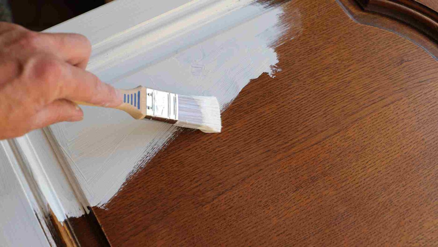 Cómo pintar puetas de madera